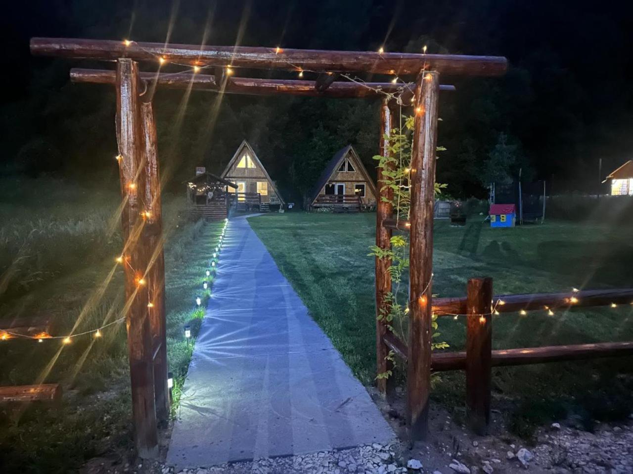 Rucăr Cabanutze Saticヴィラ エクステリア 写真
